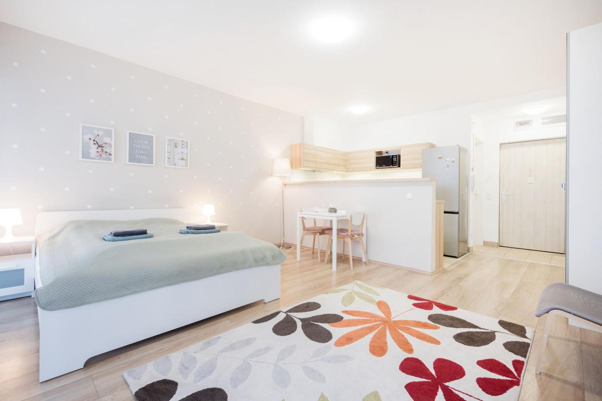 The Chic Crib With Balcony Apartman Budapest Kültér fotó