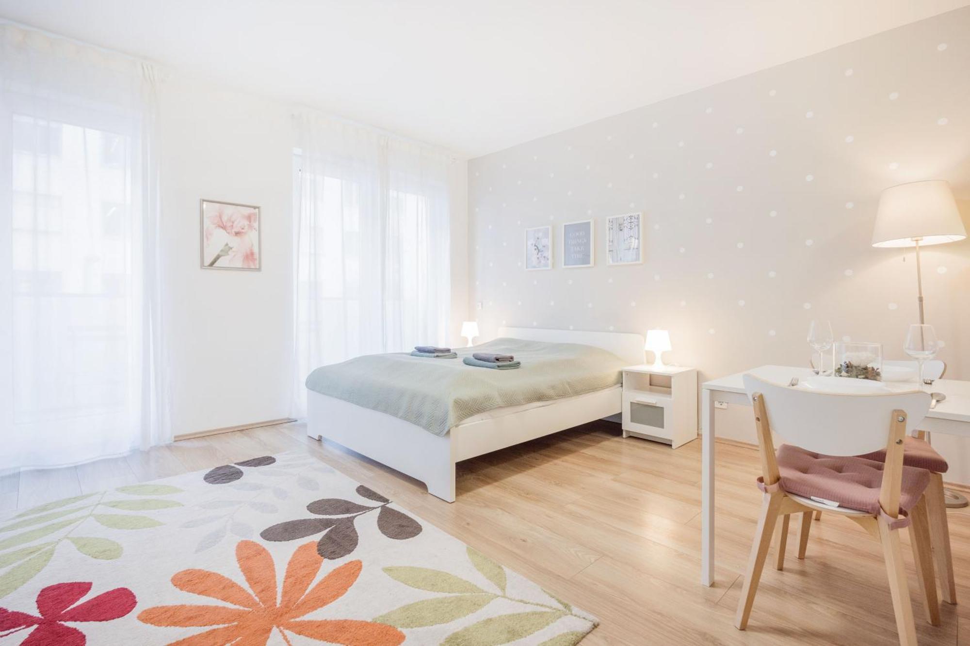 The Chic Crib With Balcony Apartman Budapest Kültér fotó